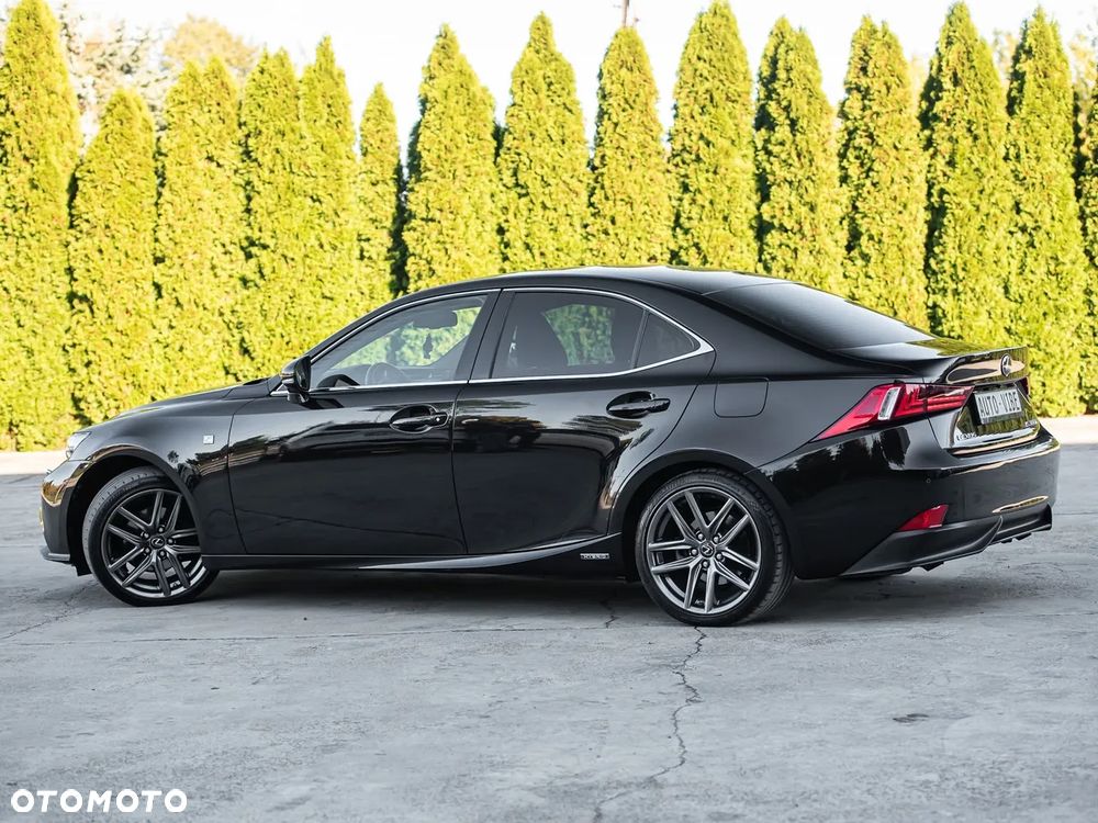 Lexus IS 300h F Sport - 10