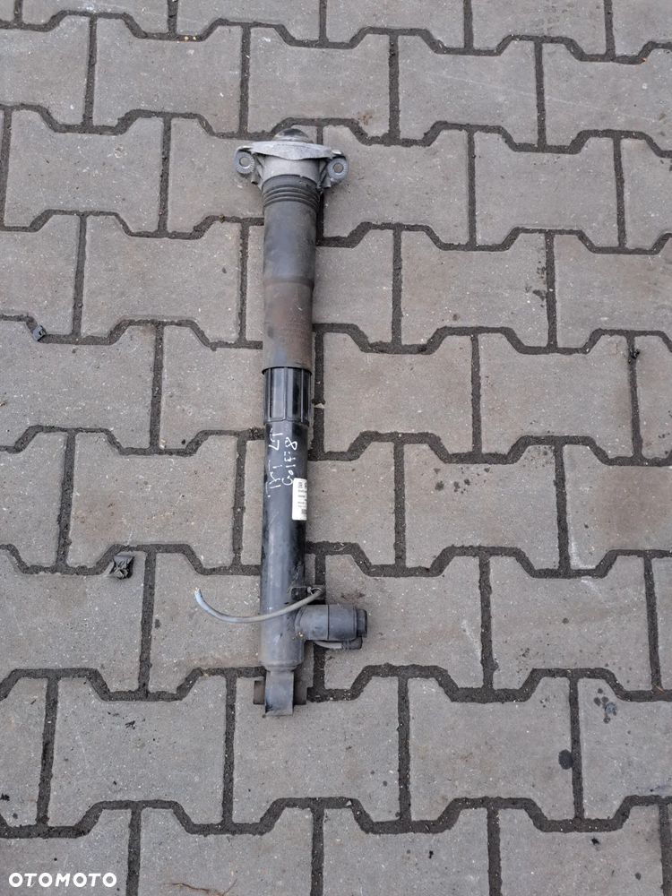Volkswagen Golf VIII gti amortyzator aktywny tył 5WA512009AP kołyska tył sanki wózek czujnik poziomowania xejonów wahacz prawy tył Sprężyna - 1