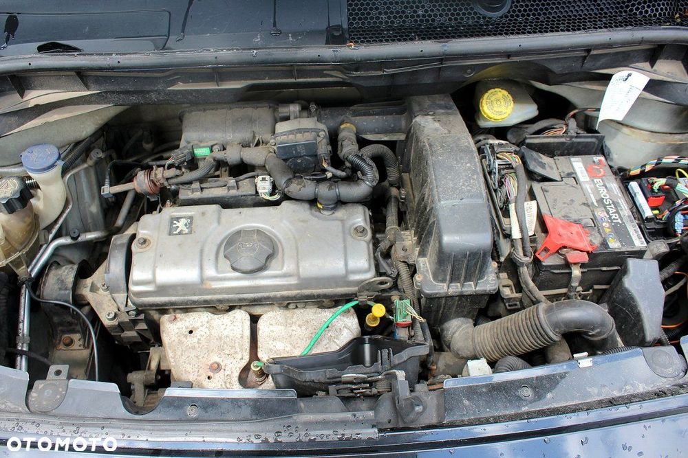 Peugeot 1007 2005 1.4i KFV Minivan 3-drzwi (MASKA, ZDERZAK, LAMPA, BŁOTNIK, DRZWI, SZYBA, FOTEL) - 9