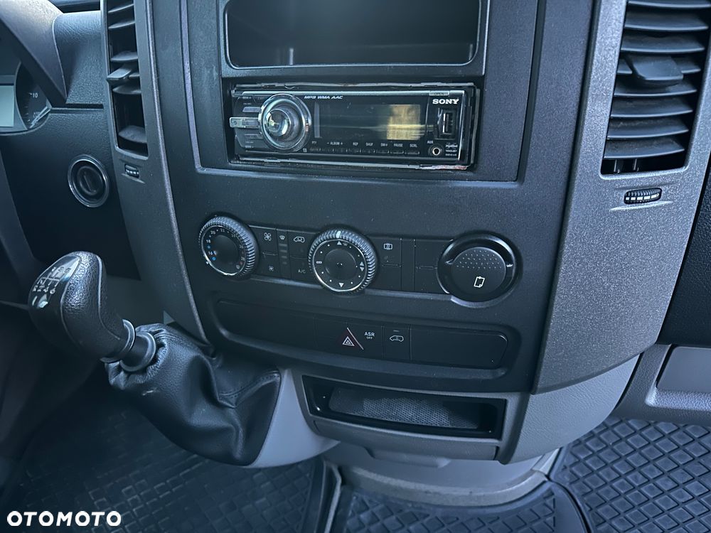 Mercedes-Benz Sprinter - 13