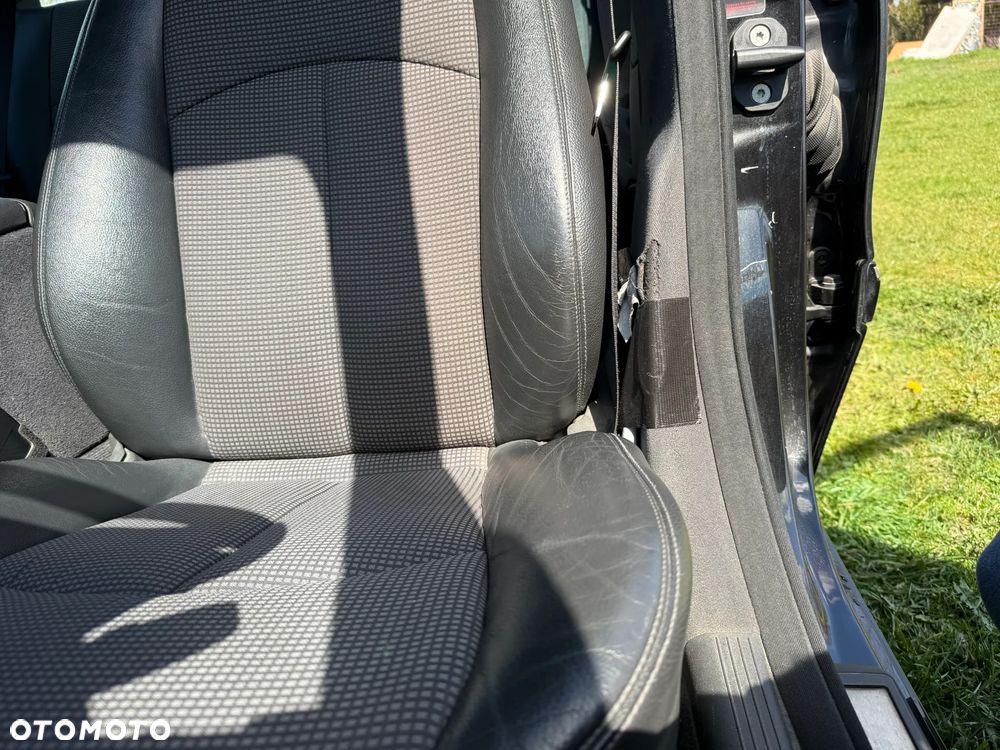 Mercedes-Benz Klasa E 220 CDI Automatik Avantgarde DPF - 32