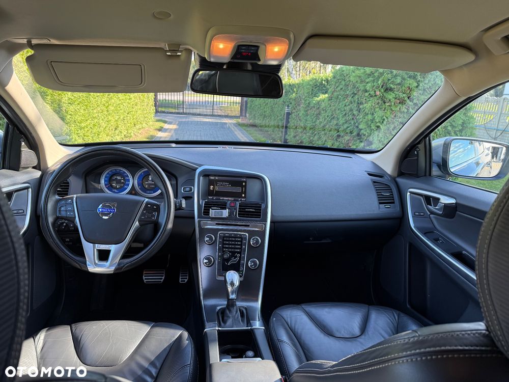 Volvo XC 60 D5 AWD R-Design Momentum - 17