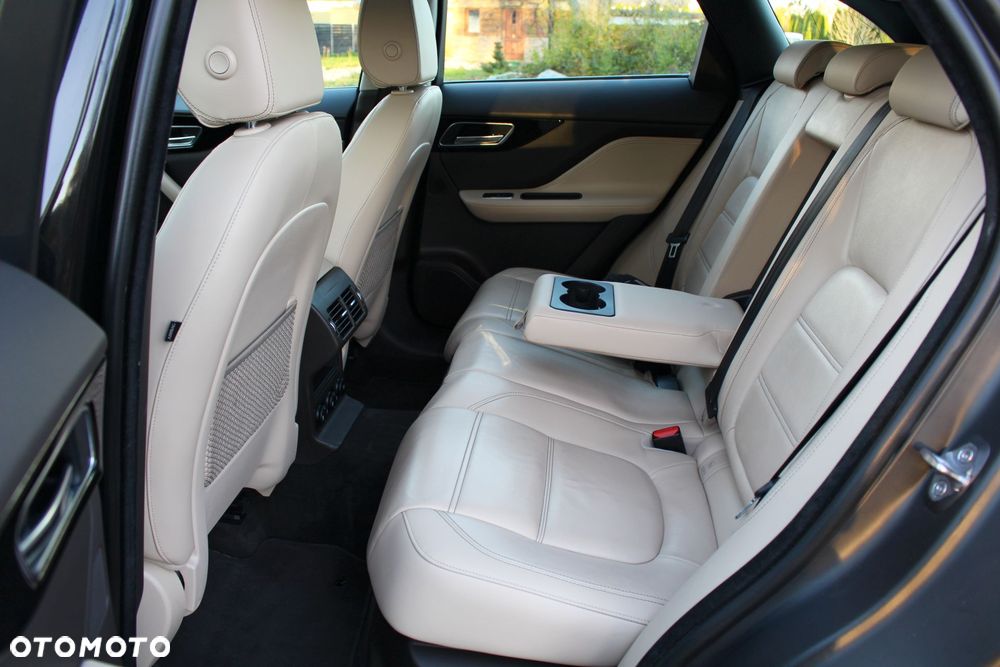 Jaguar F-Pace 20d AWD Prestige - 18