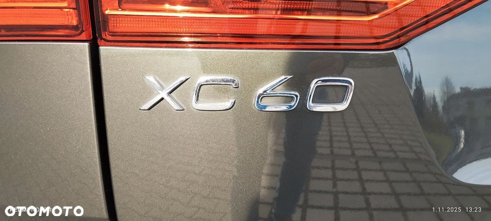 Volvo XC 60 D4 R-Design - 32