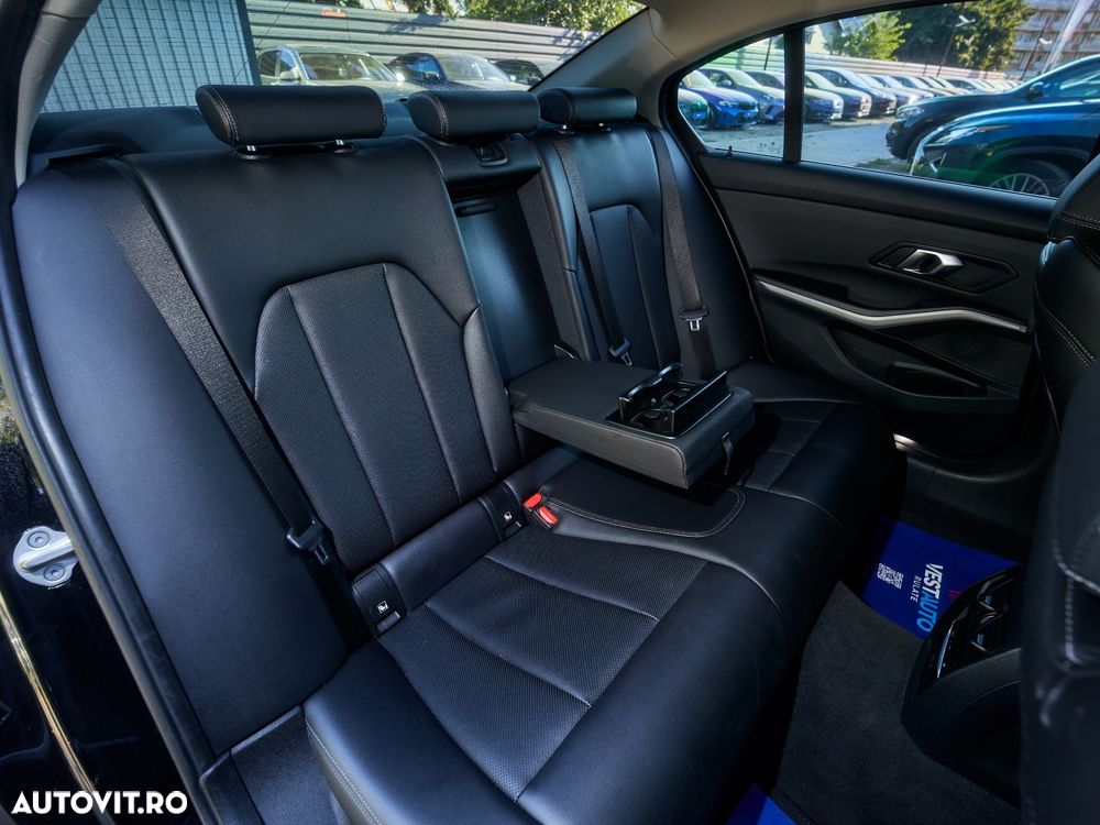 BMW Seria 3 320i xDrive AT - 16