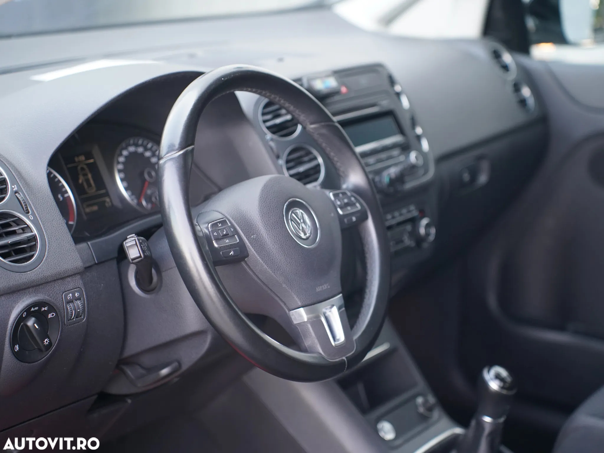 Volkswagen Golf Plus 1.6 TDI DPF BlueMotion Technology Comfortline - 25