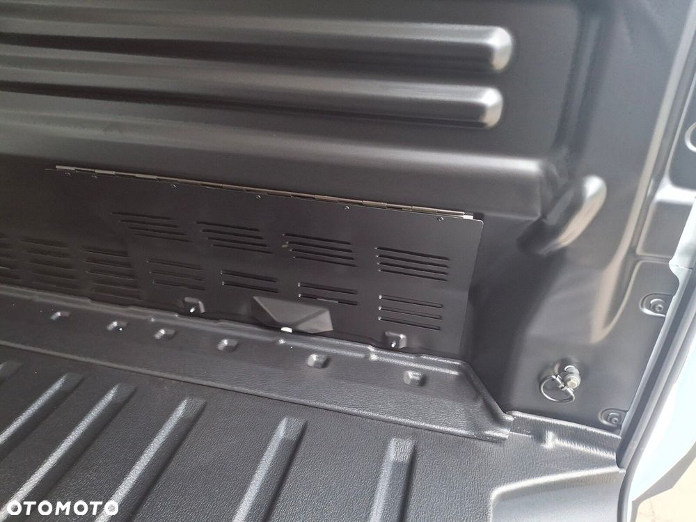 Volkswagen Transporter Furgon 2.0 TDI 150 KM automat - 31