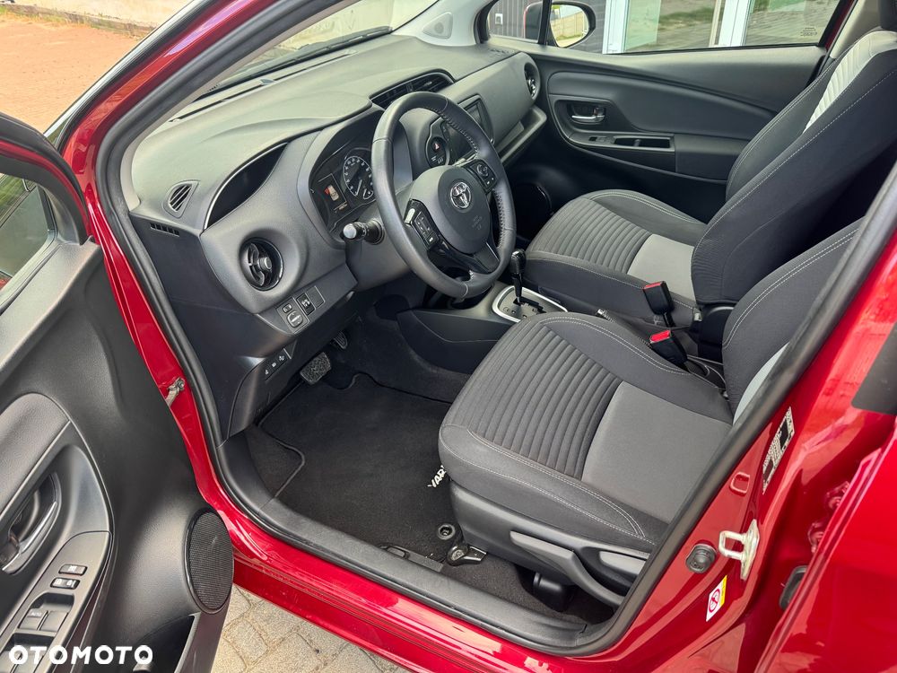 Toyota Yaris Hybrid 100 Premium - 8