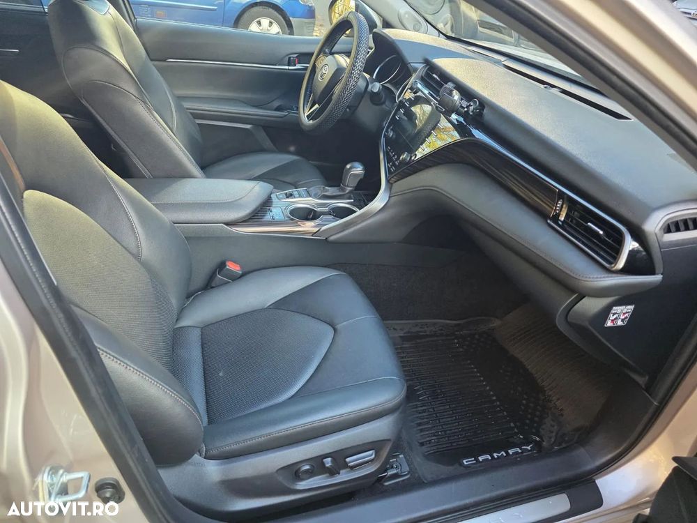 Toyota Camry Executive - 12