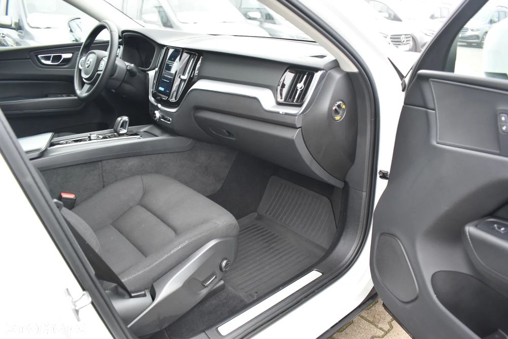 Volvo XC 60 B4 D AWD Momentum Pro - 17