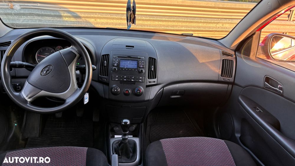 Hyundai i30 1.6 CRDi CLASSIC - 8