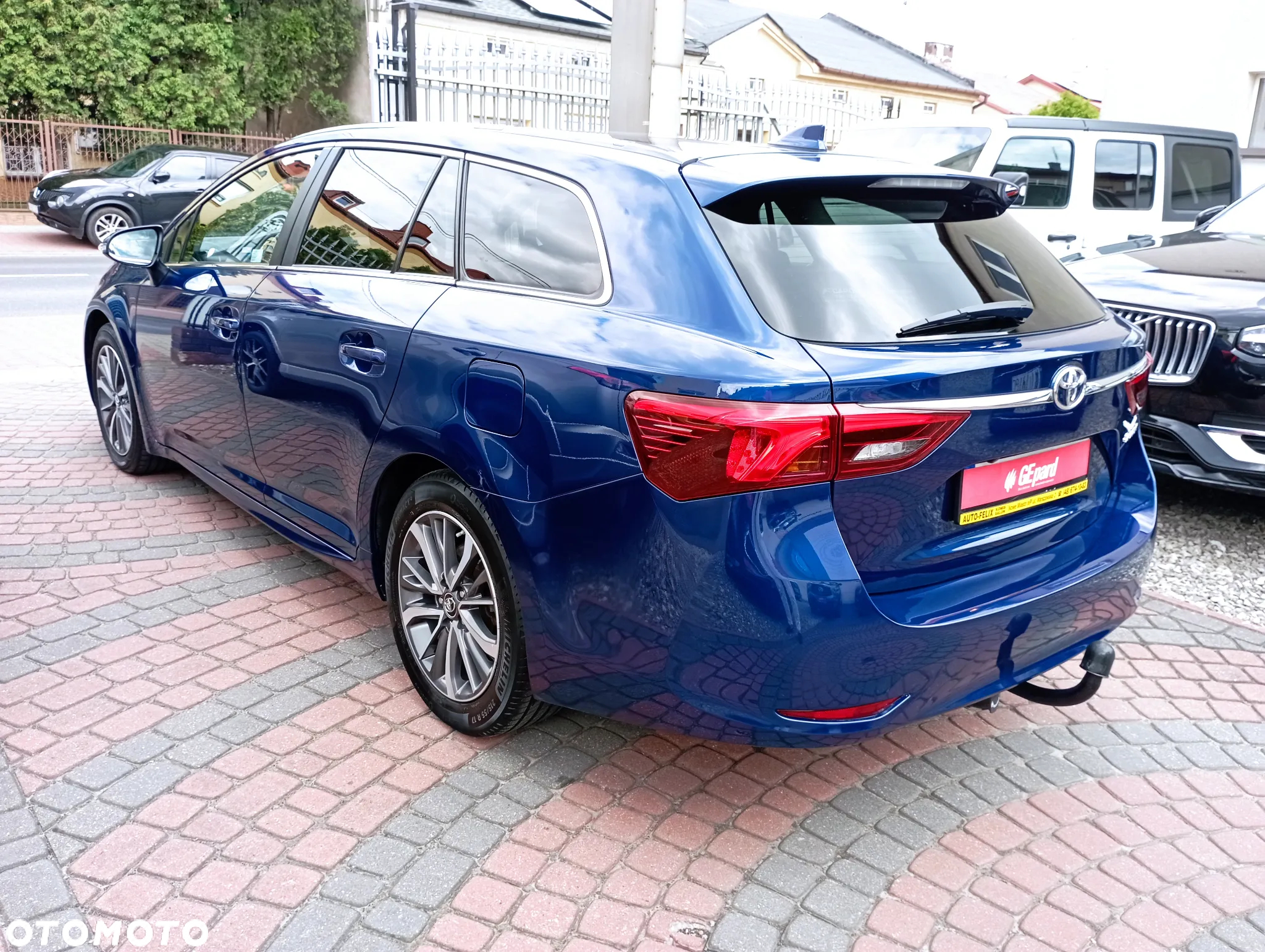 Toyota Avensis 2.0 D-4D Premium - 6