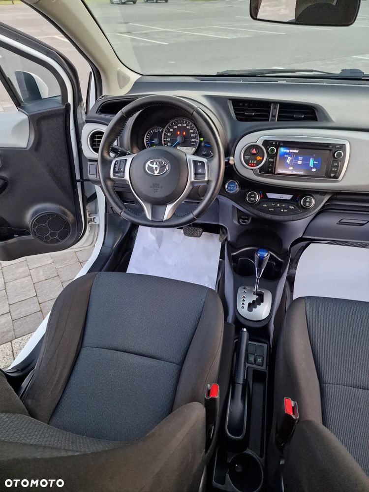 Toyota Yaris Hybrid 100 Business Edition - 20