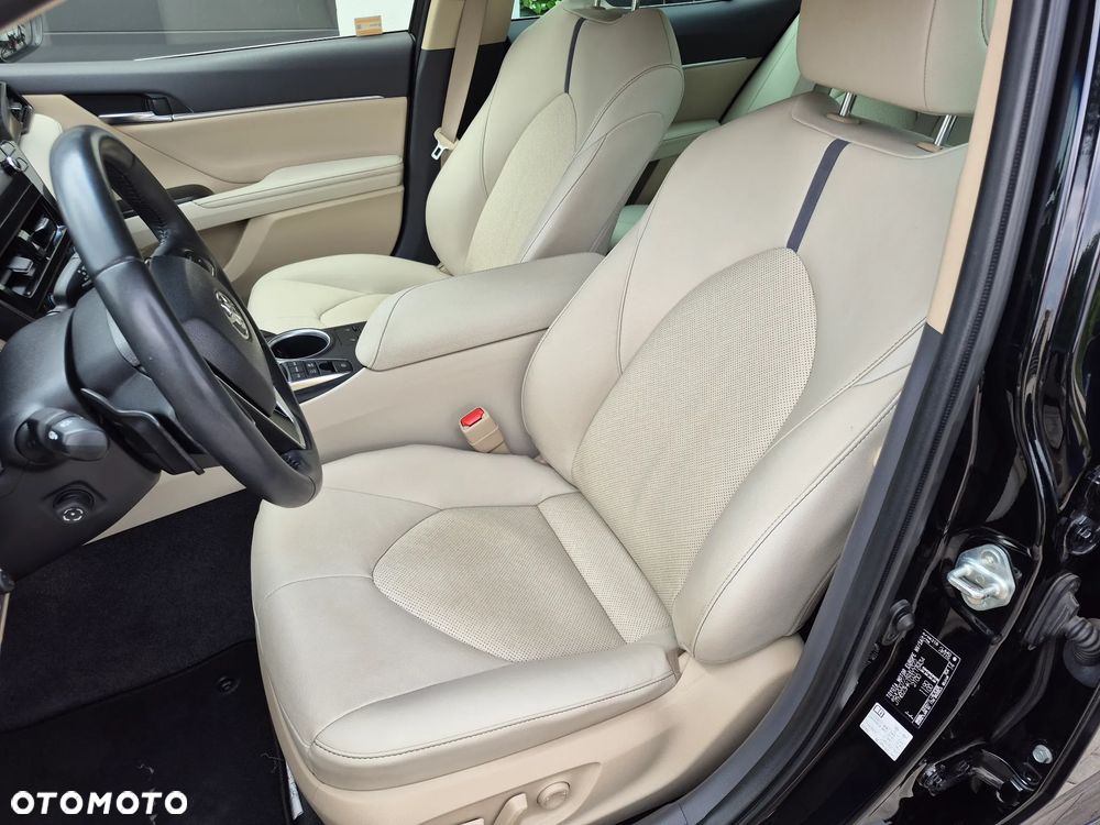 Toyota Camry 2.5 Hybrid Executive CVT - 32