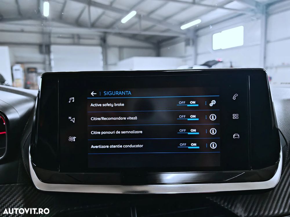 Peugeot 2008 PureTech 130 EAT8 Active - 13