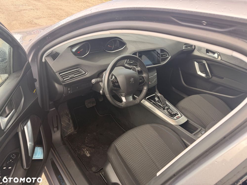 Peugeot 308 1.2 PureTech Allure S&S EAT8 - 10