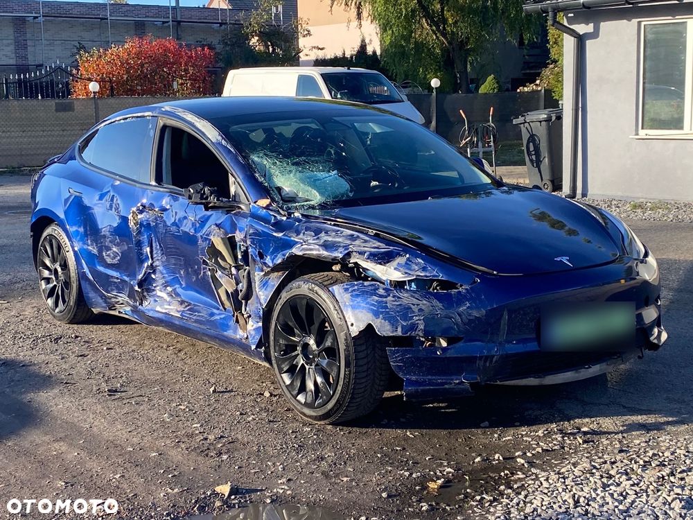 Tesla Model 3 - 10