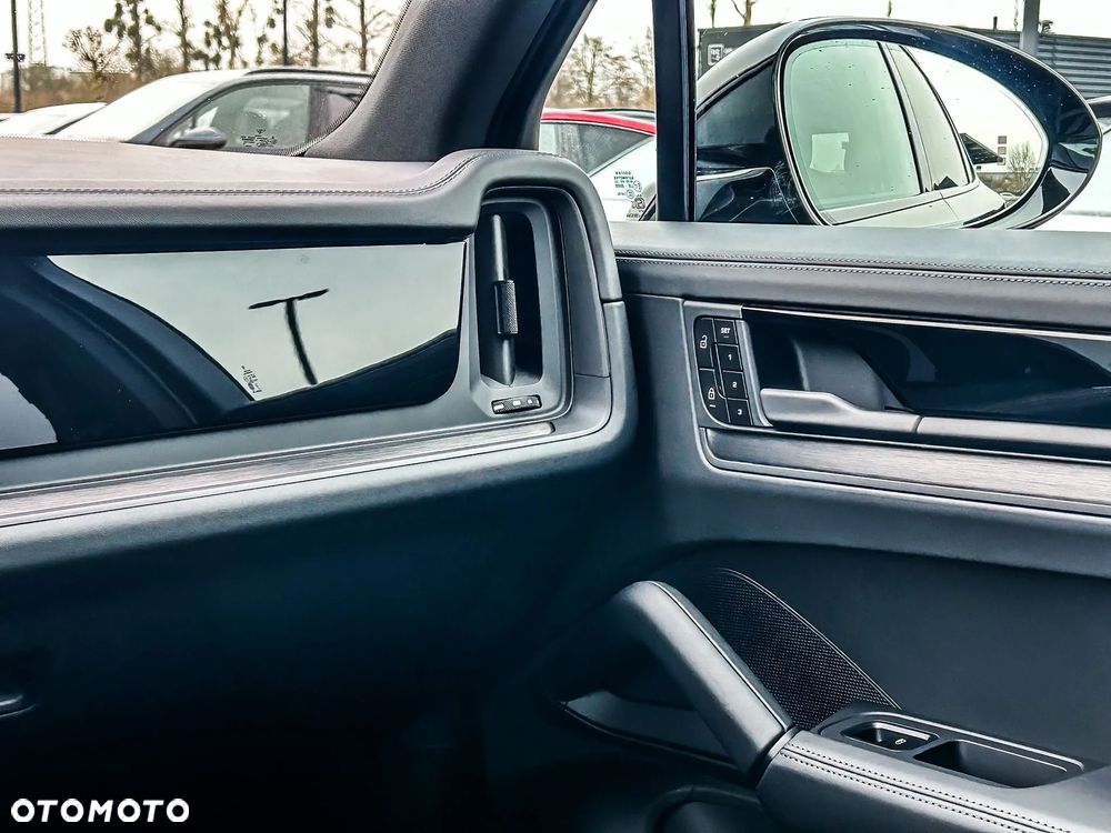 Porsche Cayenne Black Edition - 18