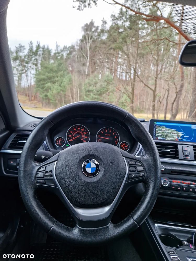 BMW Seria 3 328i Luxury Line - 13