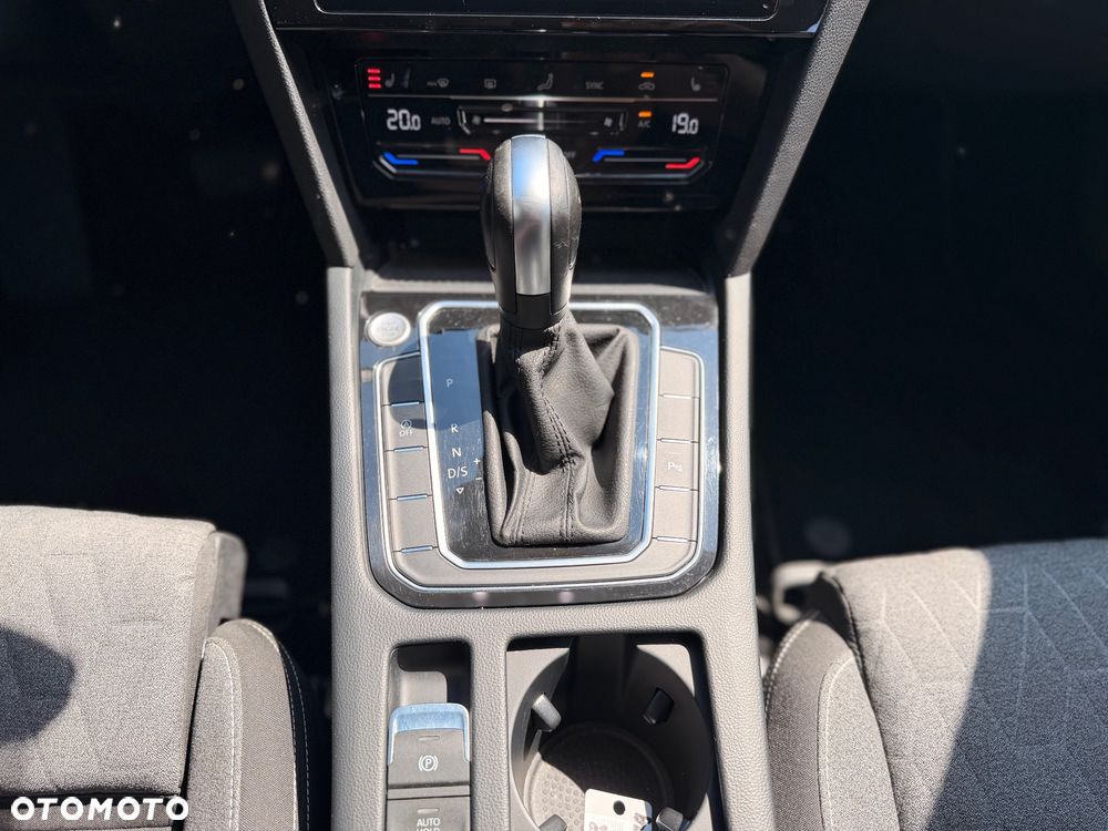 Volkswagen Passat 2.0 TDI SCR DSG Elegance - 21