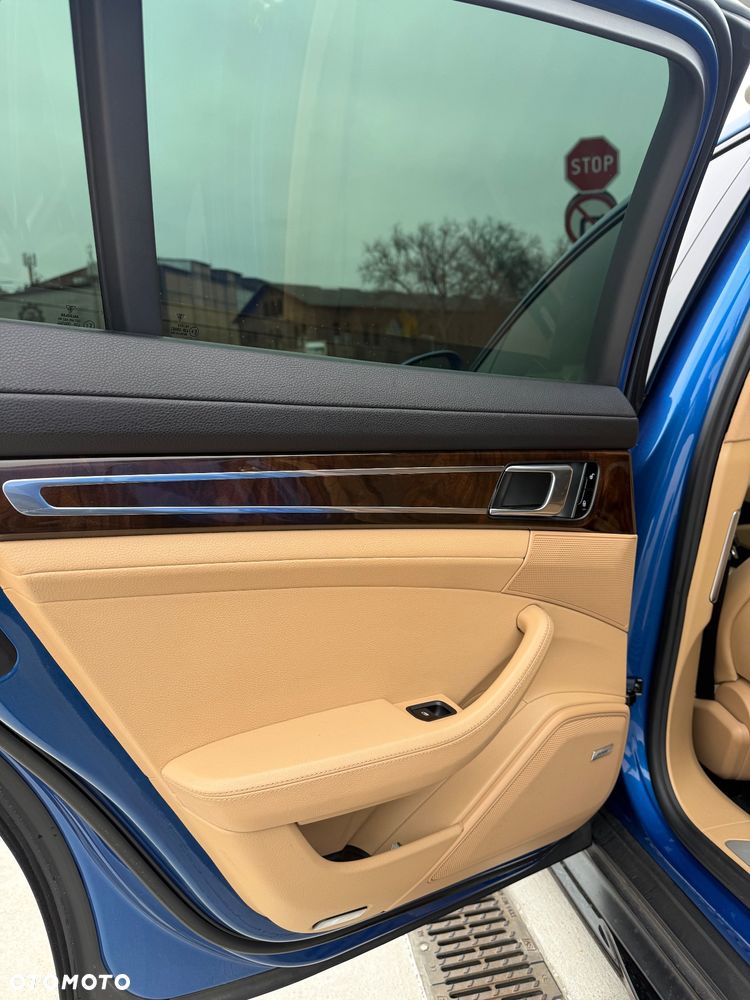 Porsche Panamera 4 Executive - 27