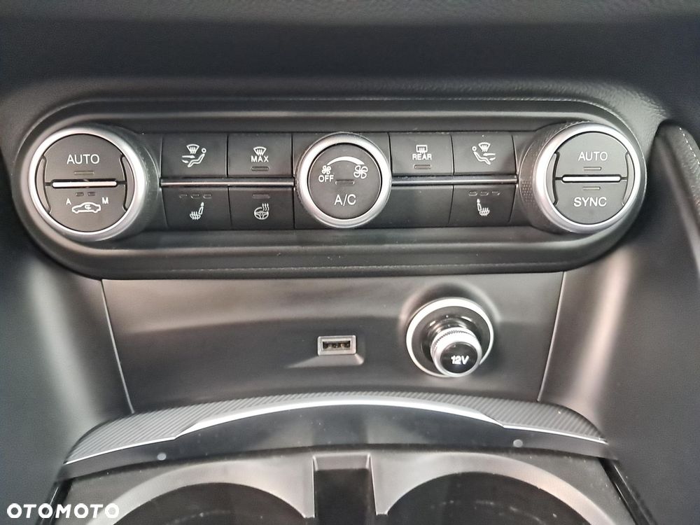 Alfa Romeo Stelvio - 14