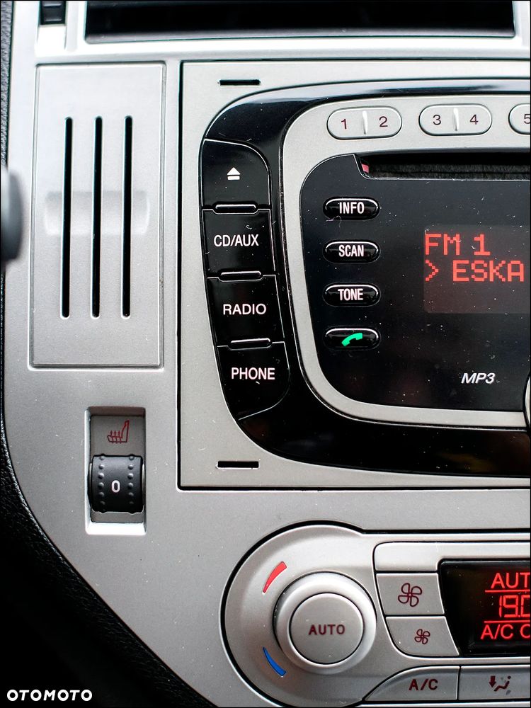 Ford Kuga - 24
