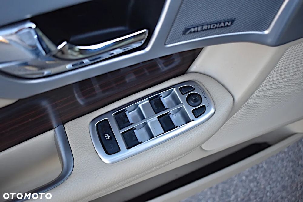 Jaguar XF 2.2 D Premium Luxury - 25