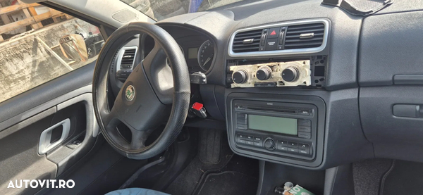 Plansa bord + airbaguri sofer si pasager Skoda Fabia 2 motor 1.2 benzina cod BZG 2008