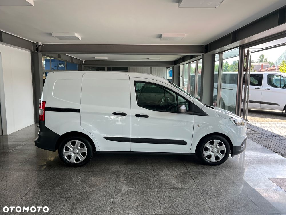 Ford Transit Courier - 18