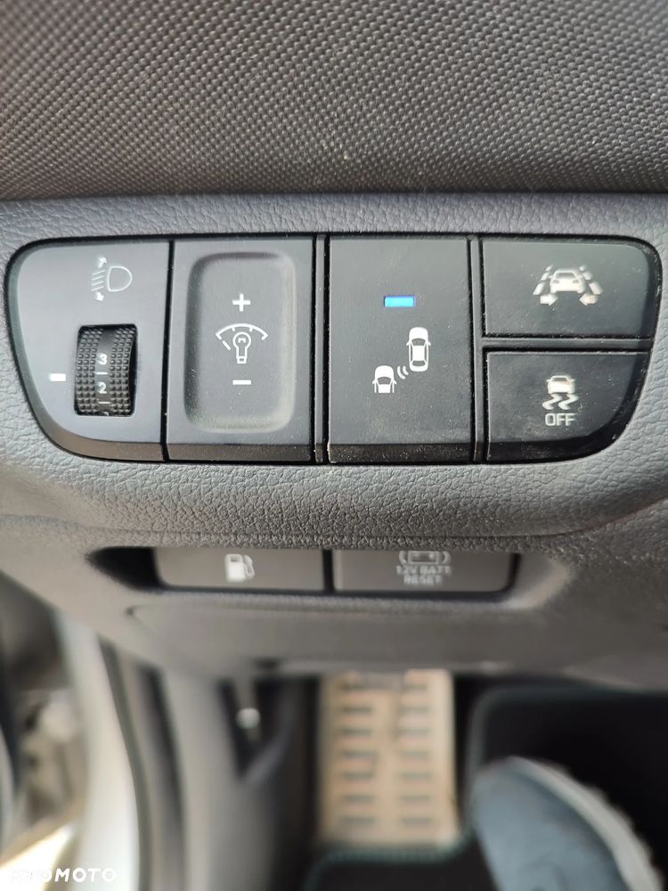 Hyundai IONIQ Hybrid Platinum - 16