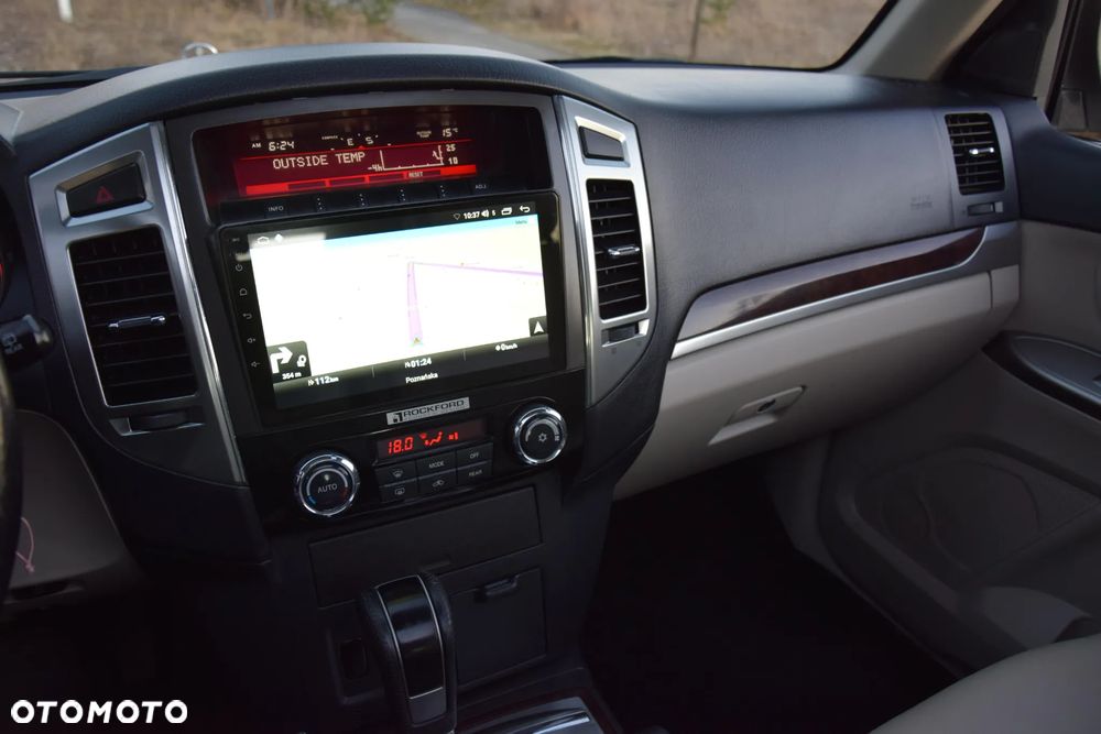 Mitsubishi Pajero - 23