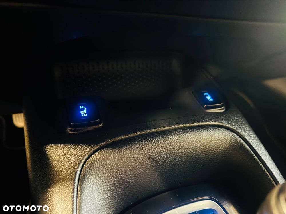 Toyota Corolla 2.0 Black&White - 16