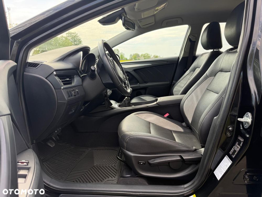 Toyota Avensis 1.8 Premium EU5 - 14