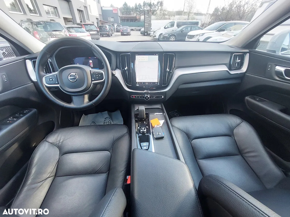 Volvo XC 60 B4 MHEV AWD Momentum Pro - 6