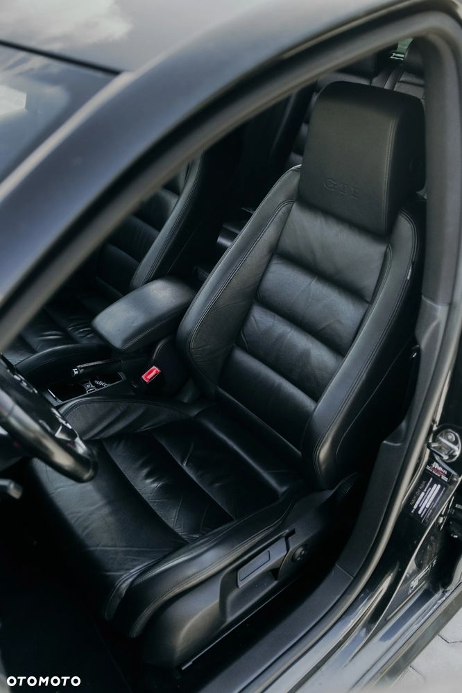 Volkswagen Golf VI 2.0 TSI GTI - 12