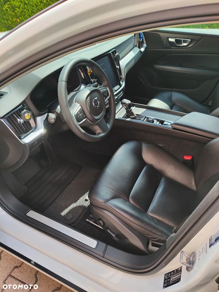 Volvo V60 D4 Momentum Pro - 9