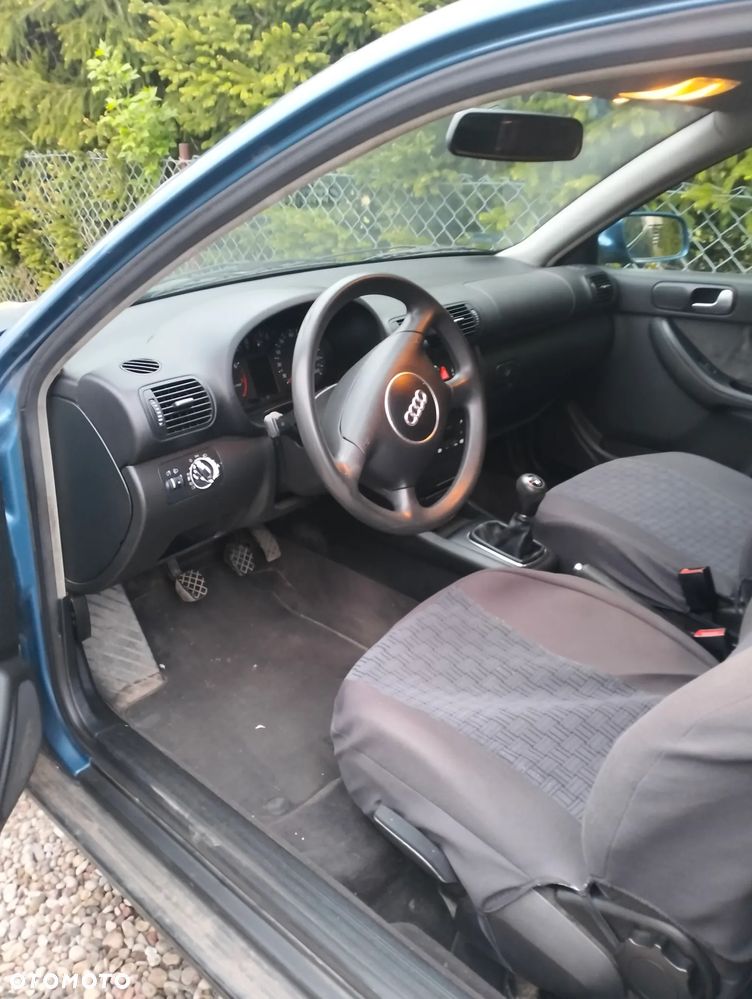Audi A3 3-drzwiowe 1.8 Attraction - 4