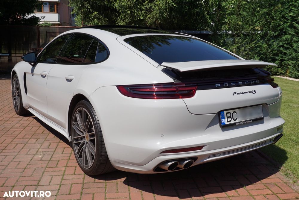 Porsche Panamera 4S - 9