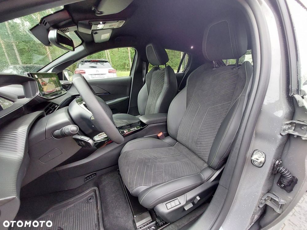 Peugeot 208 - 12