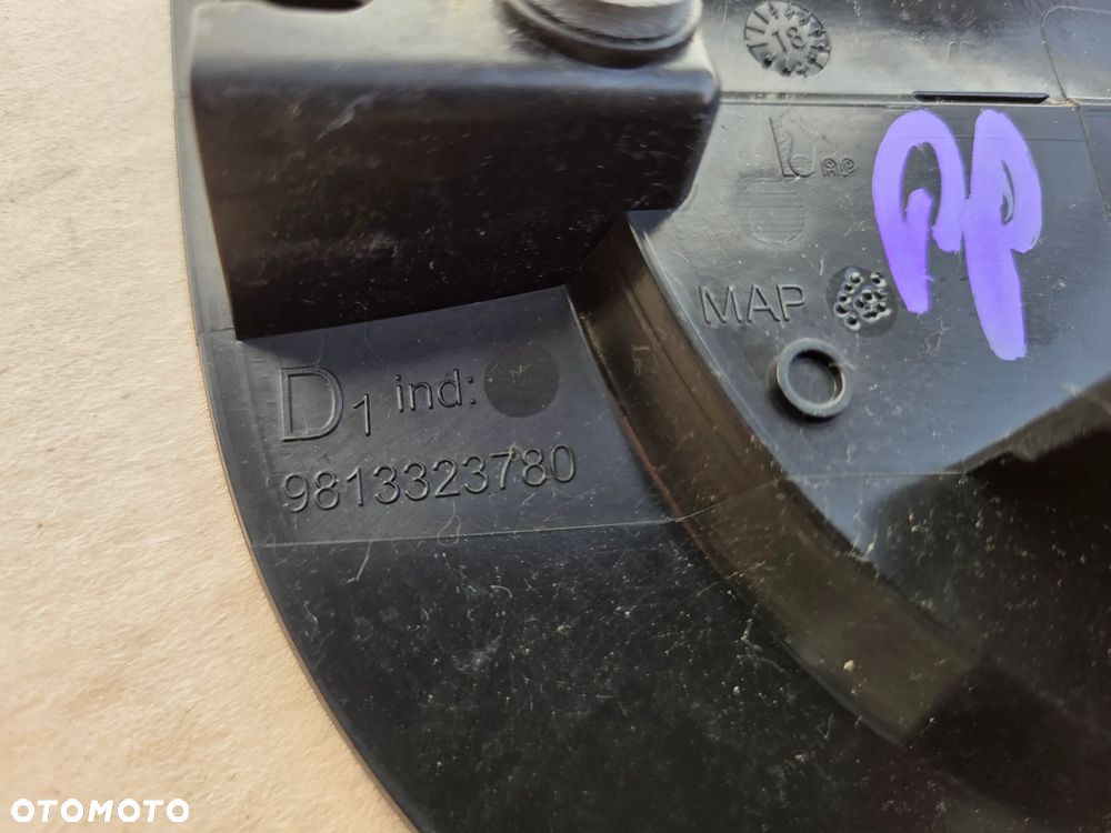 Trójkąt osłona błotnika prawa Citroen C3 III 9813323780 - 3