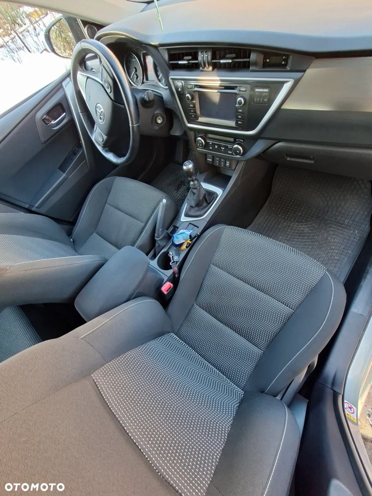 Toyota Auris 1.6 Premium - 13