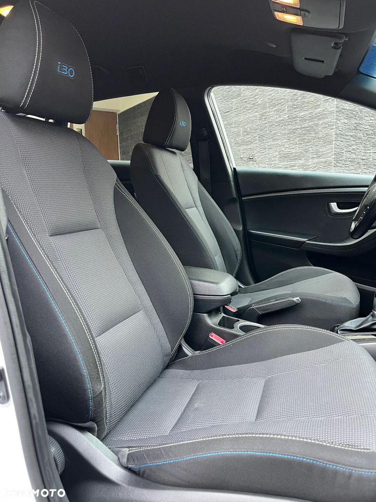 Hyundai i30 blue 1.6 GDI DCT Passion - 15