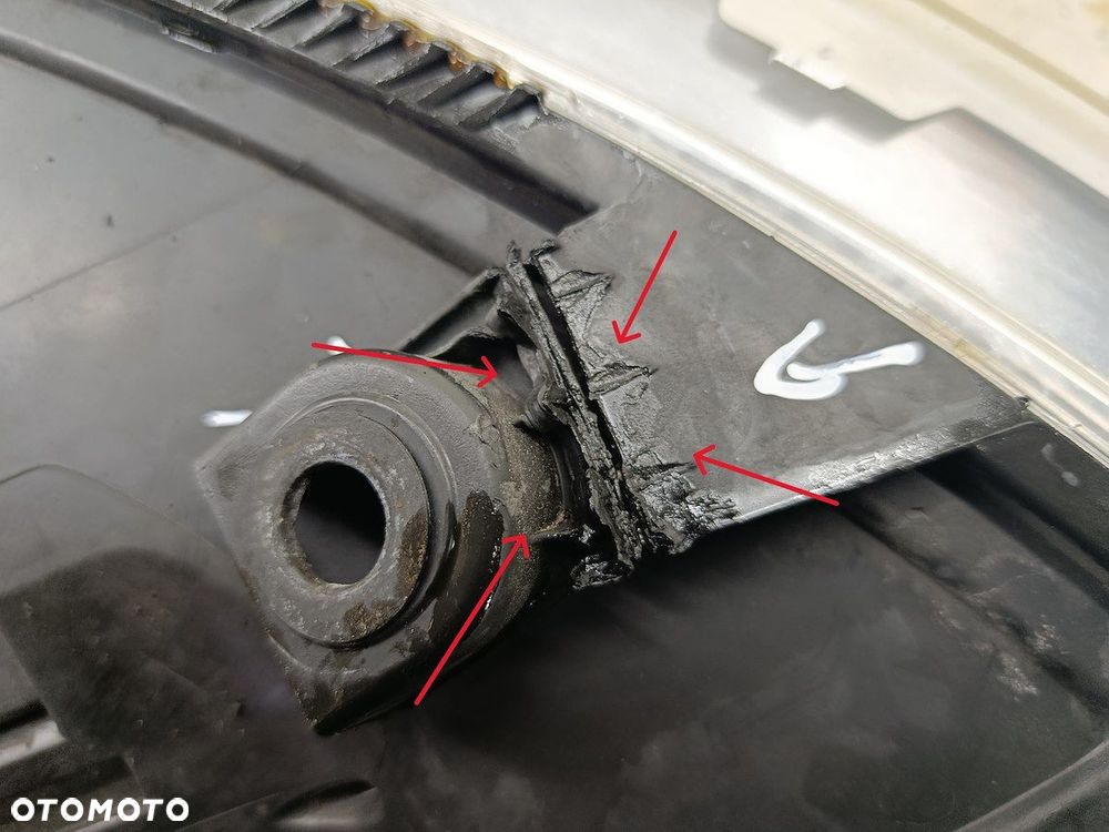 LAMPA PRZÓD PRAWA XENON AUDI A6 C6 - 12
