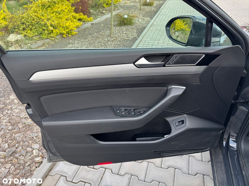 Volkswagen Passat 2.0 TDI SCR DSG Comfortline - 10
