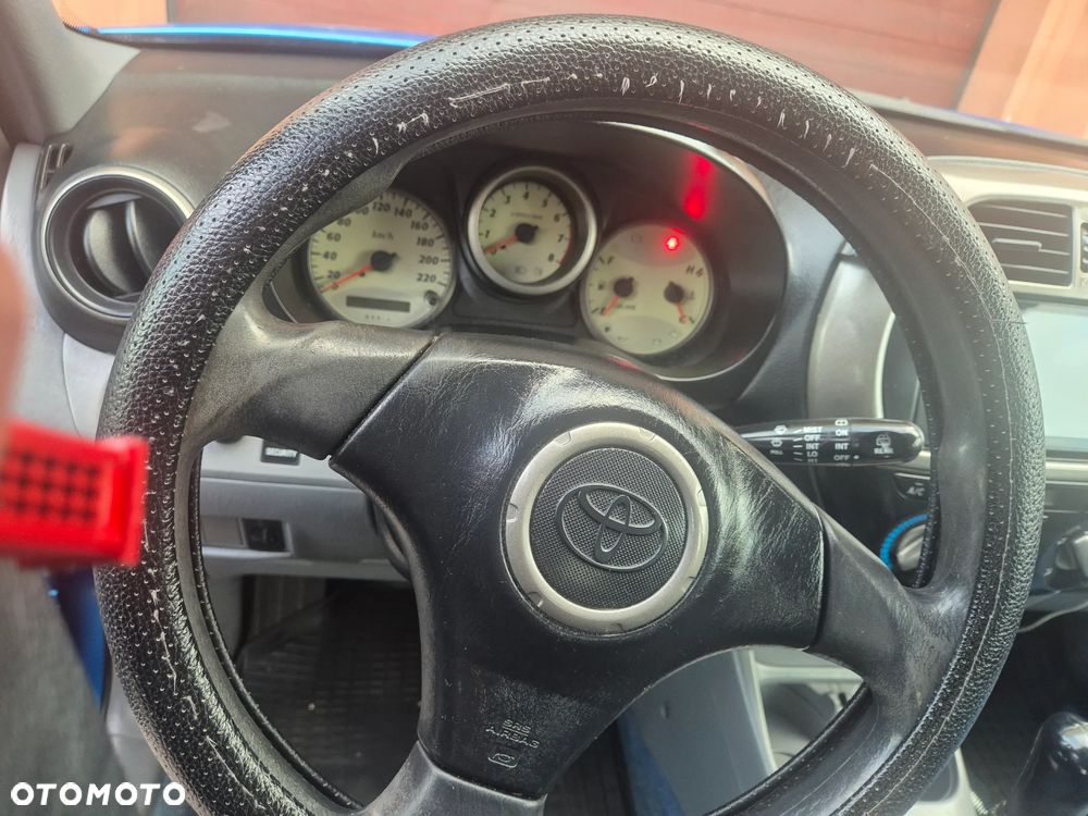Toyota RAV4 1.8 VVT-i 4x2 - 5