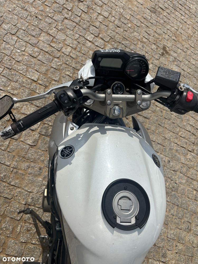 Yamaha XJ - 6