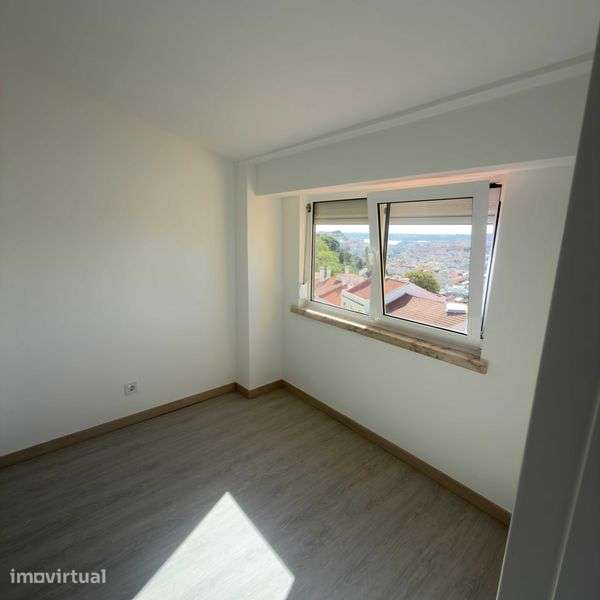 Alugo T1 + 1 Remodelado - Lisboa - Excelente Vista - Grande imagem: 4/12