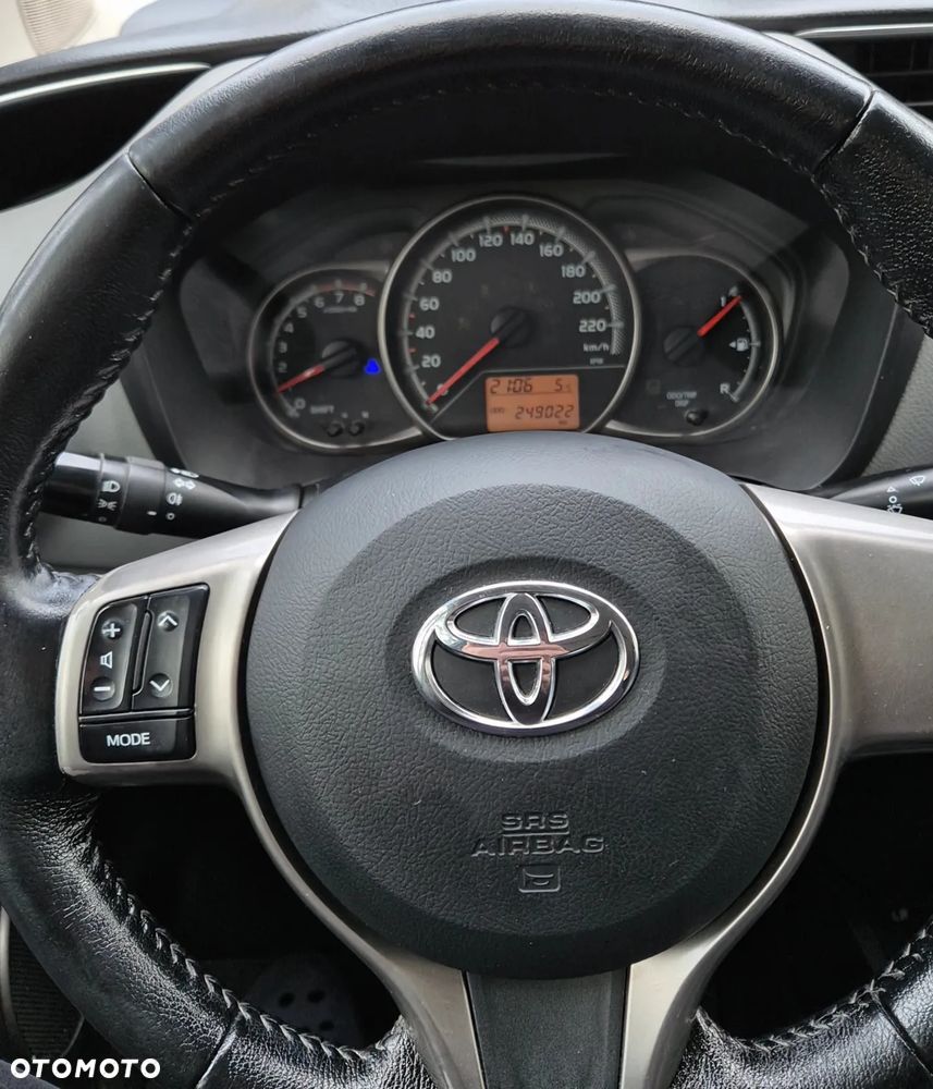 Toyota Yaris 1.0 Active EU6 - 8