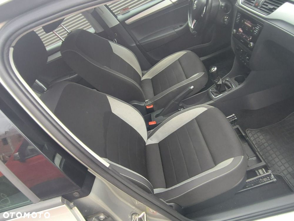Skoda RAPID - 12